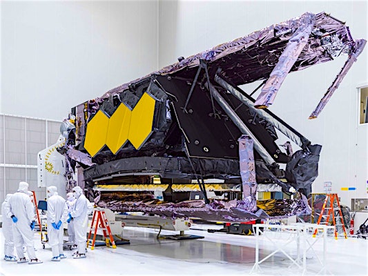 NASA's James Webb Space Telescope Looks Squeaky Clean at Spaceport for December Launch (Photos)
