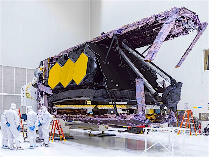 NASA's James Webb Space Telescope Looks Squeaky Clean at Spaceport for December Launch (Photos)