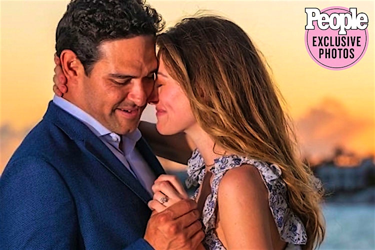In the Dark Star Perry Mattfeld and Mark Sanchez Are Engaged — See the Stunning Photos!