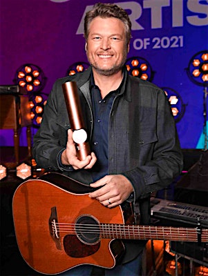 Blake Shelton Performs and Wins at 2021 People's Choice Awards: These 'Mean the Most to Me'